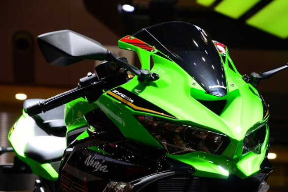 Kawasaki ZX-25R.png?width=1600